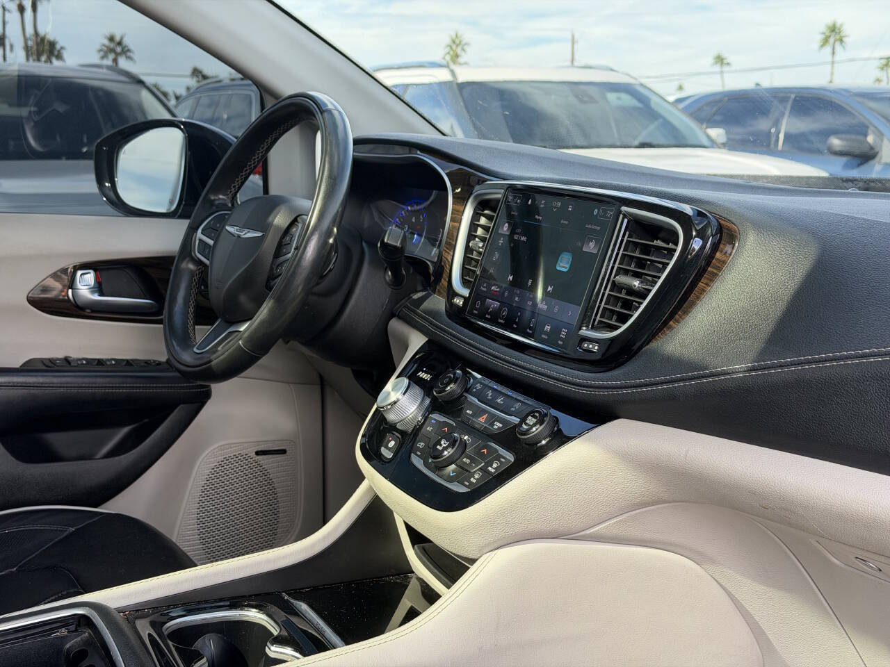 Used 2022 Chrysler Pacifica Limited FWD image 32