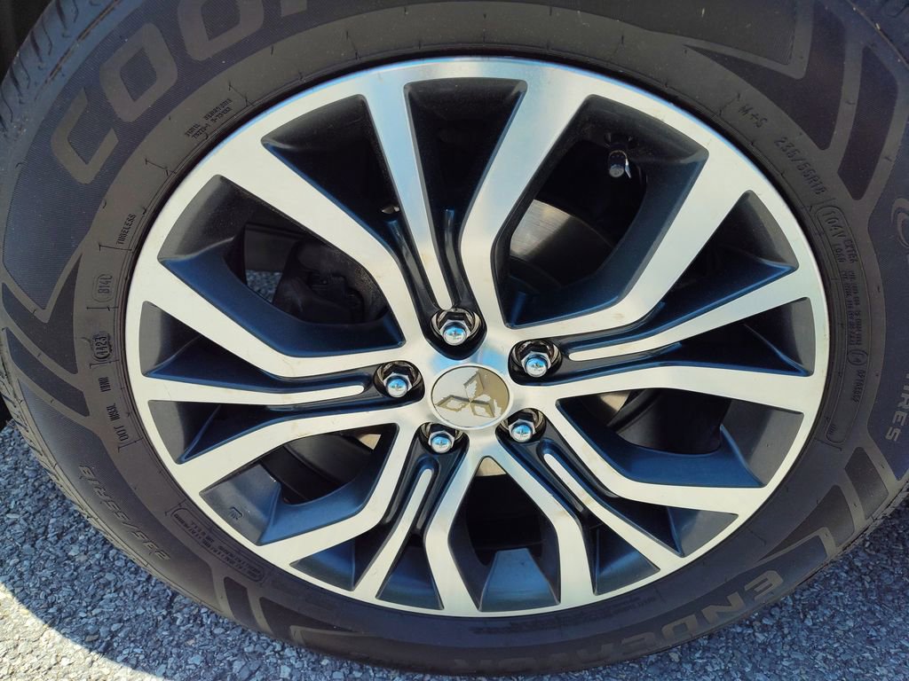 Used 2016 Mitsubishi Outlander AWD image 11