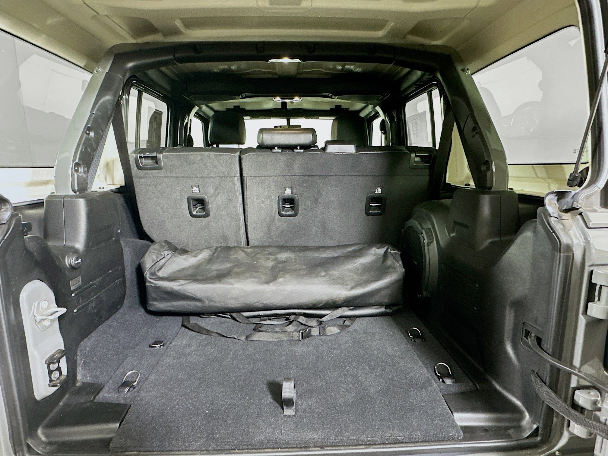 Used 2022 Jeep Wrangler Sahara w/ Cold Weather Group image 27