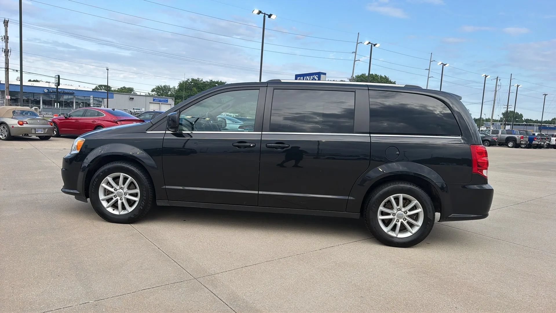 Used 2019 Dodge Grand Caravan SXT w/ Driver Convenience Group FWD image 9