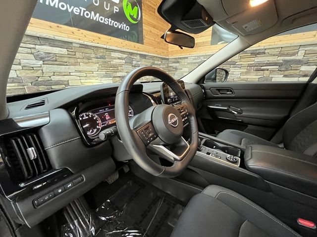 Used 2025 Nissan Pathfinder SV AWD/4WD image 12