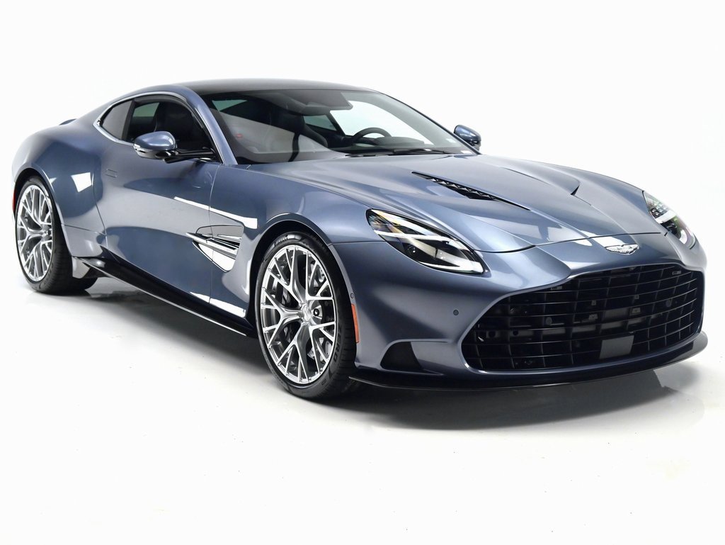 Used 2025 Aston Martin Vanquish image 3