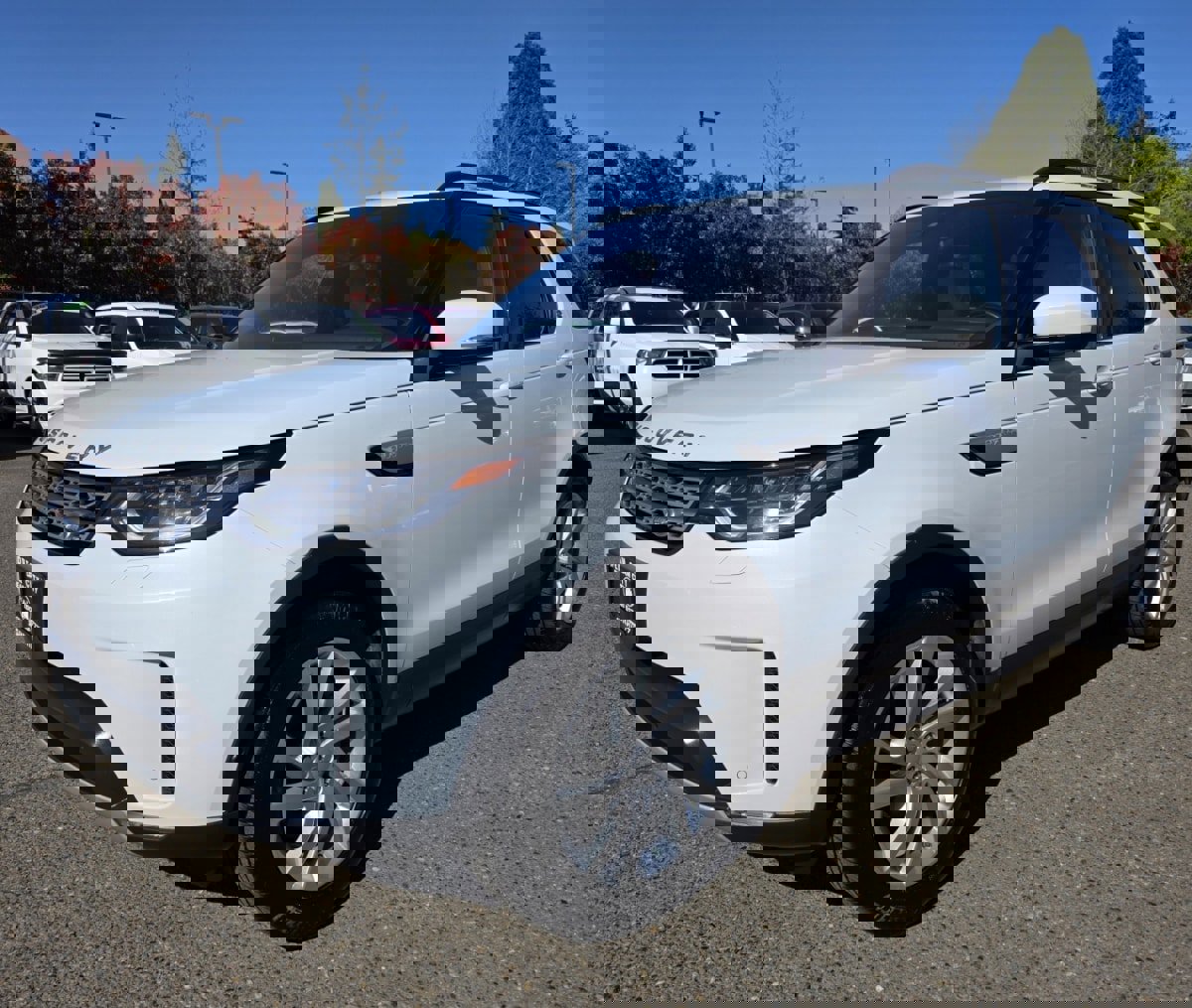 Used 2019 Land Rover Discovery HSE image 4