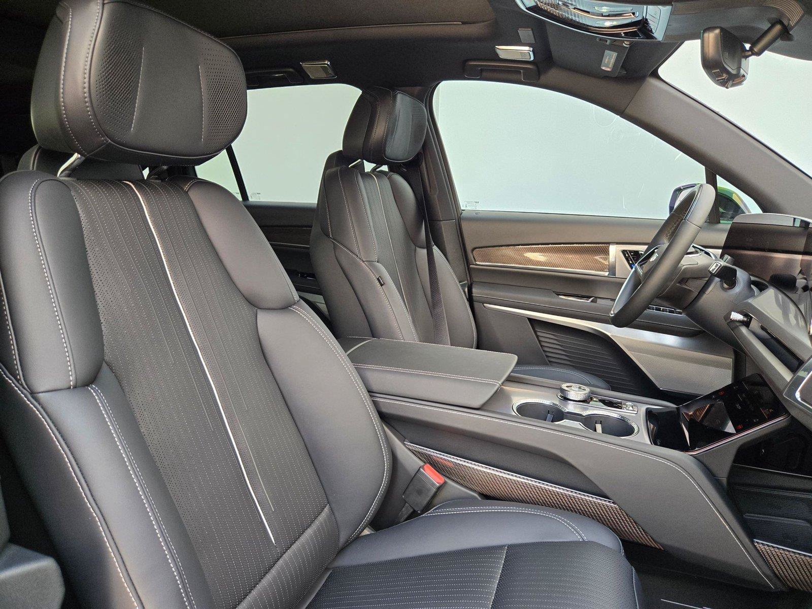 New 2027 Cadillac Vistiq Sport w/ LPO, Floor Liner Package AWD/4WD image 27