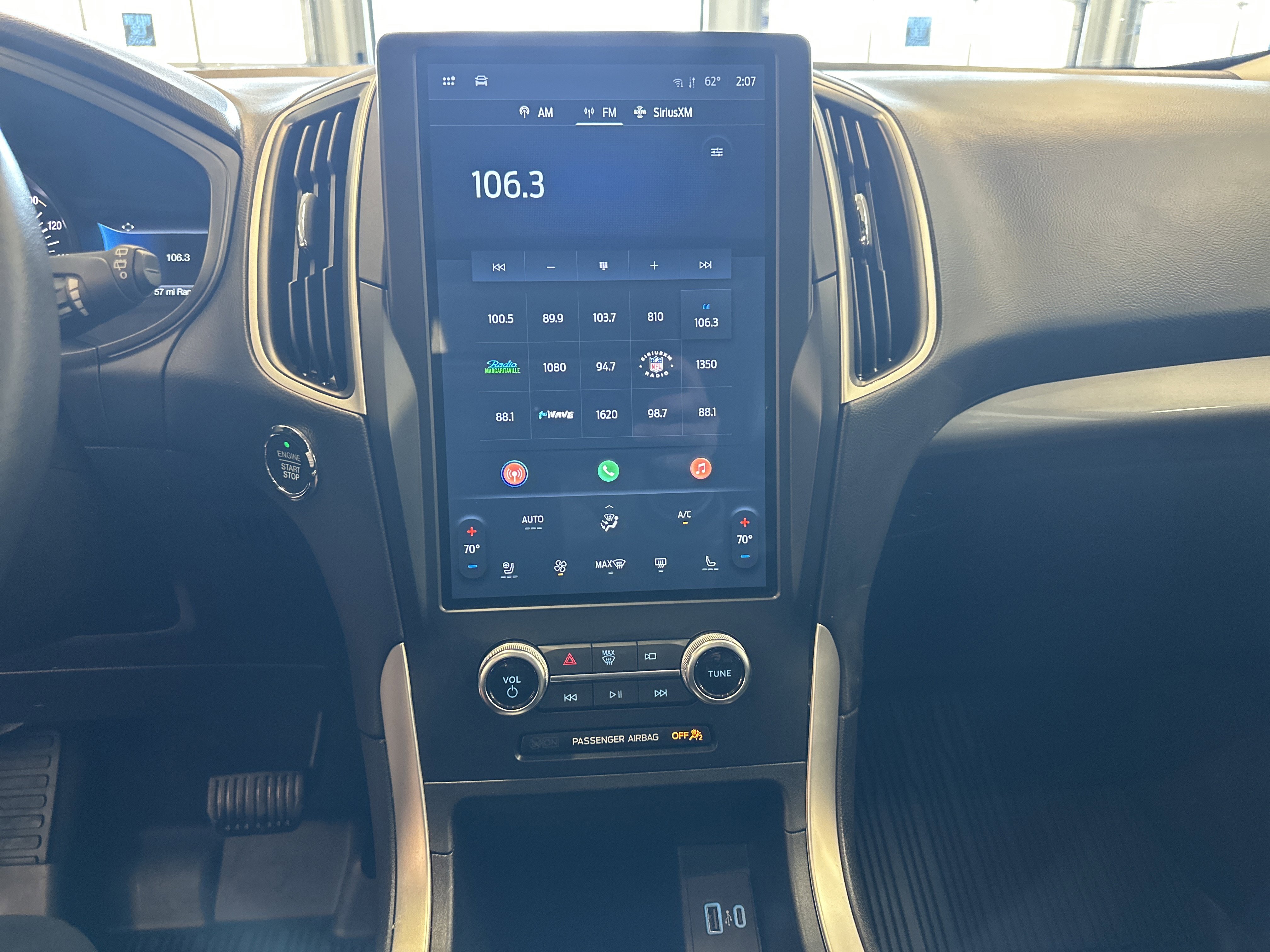 Used 2024 Ford Edge SEL w/ Convenience Package image 3