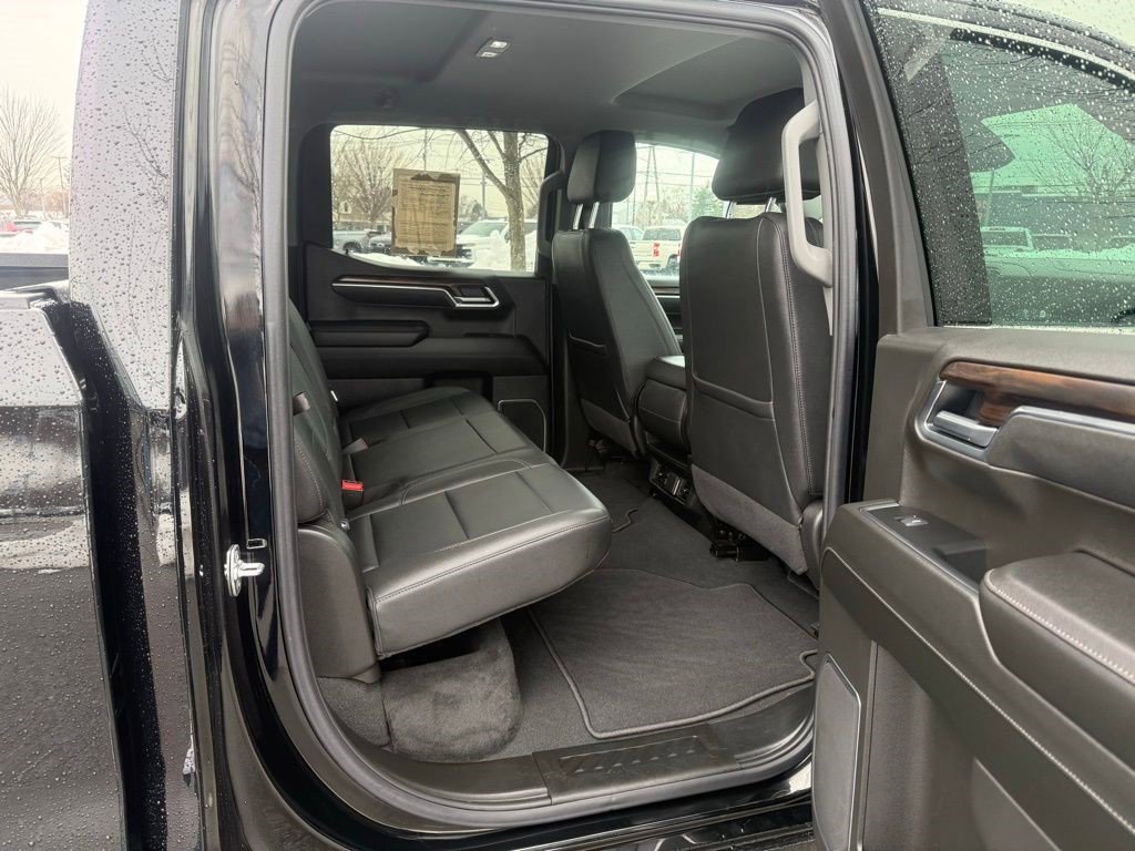 Certified 2025 GMC Sierra 1500 SLT image 19