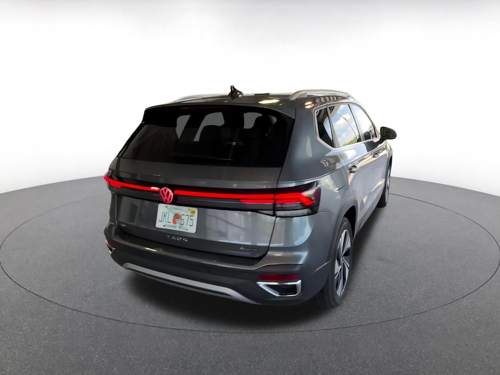 Used 2025 Volkswagen Taos SE image 16