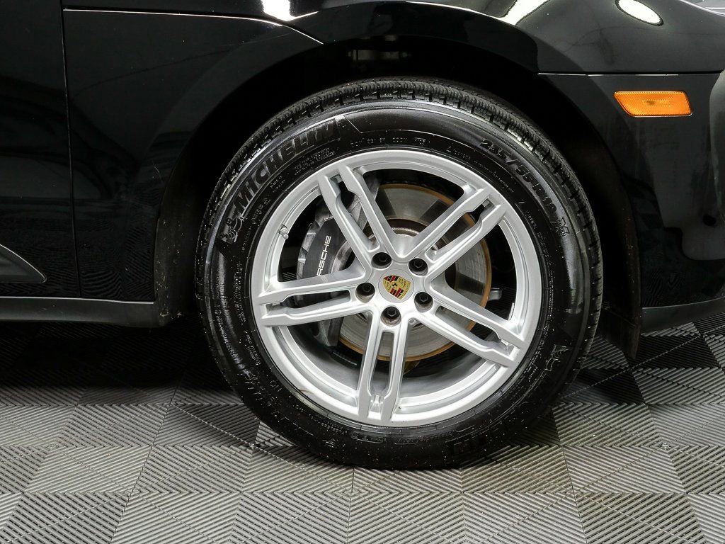 Certified 2025 Porsche Macan image 40
