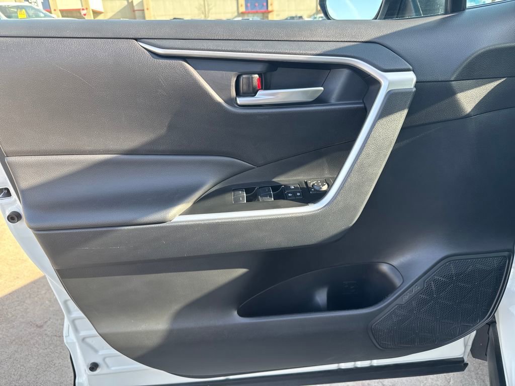 Used 2025 Toyota RAV4 XLE w/ Convenience Package AWD/4WD image 15