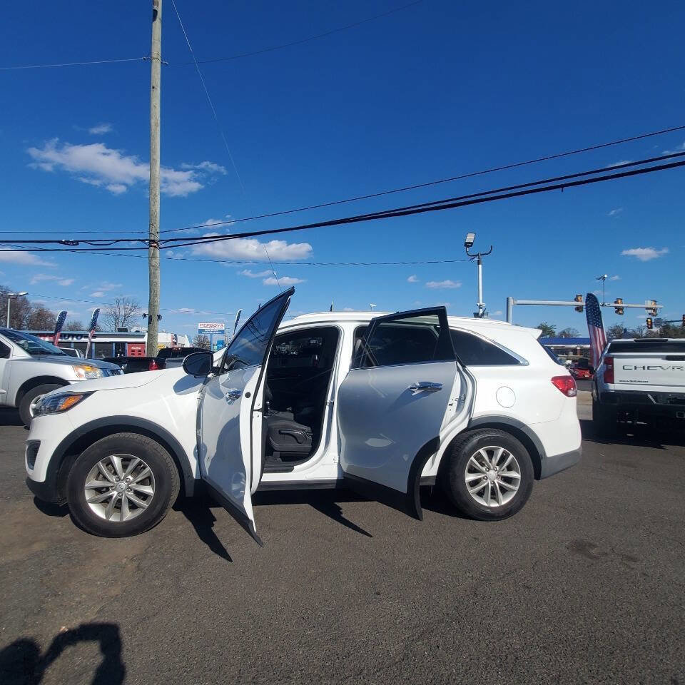 Used 2016 Kia Sorento AWD image 9