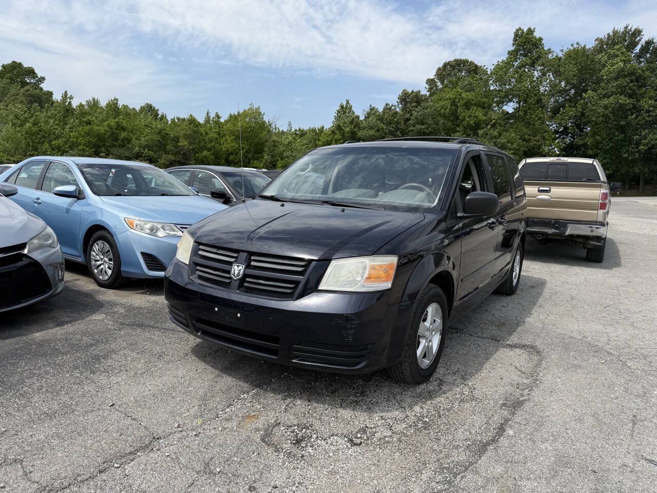 Used 2010 Dodge Grand Caravan Hero FWD image 2