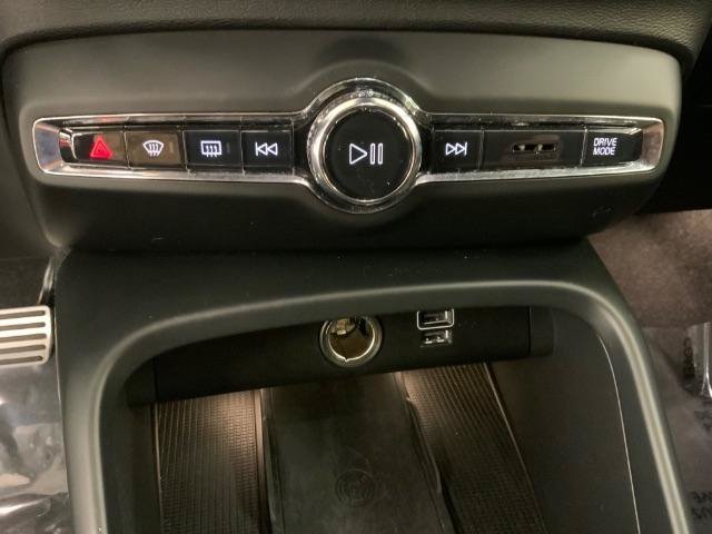 Used 2020 Volvo XC40 T5 R-Design AWD/4WD image 16