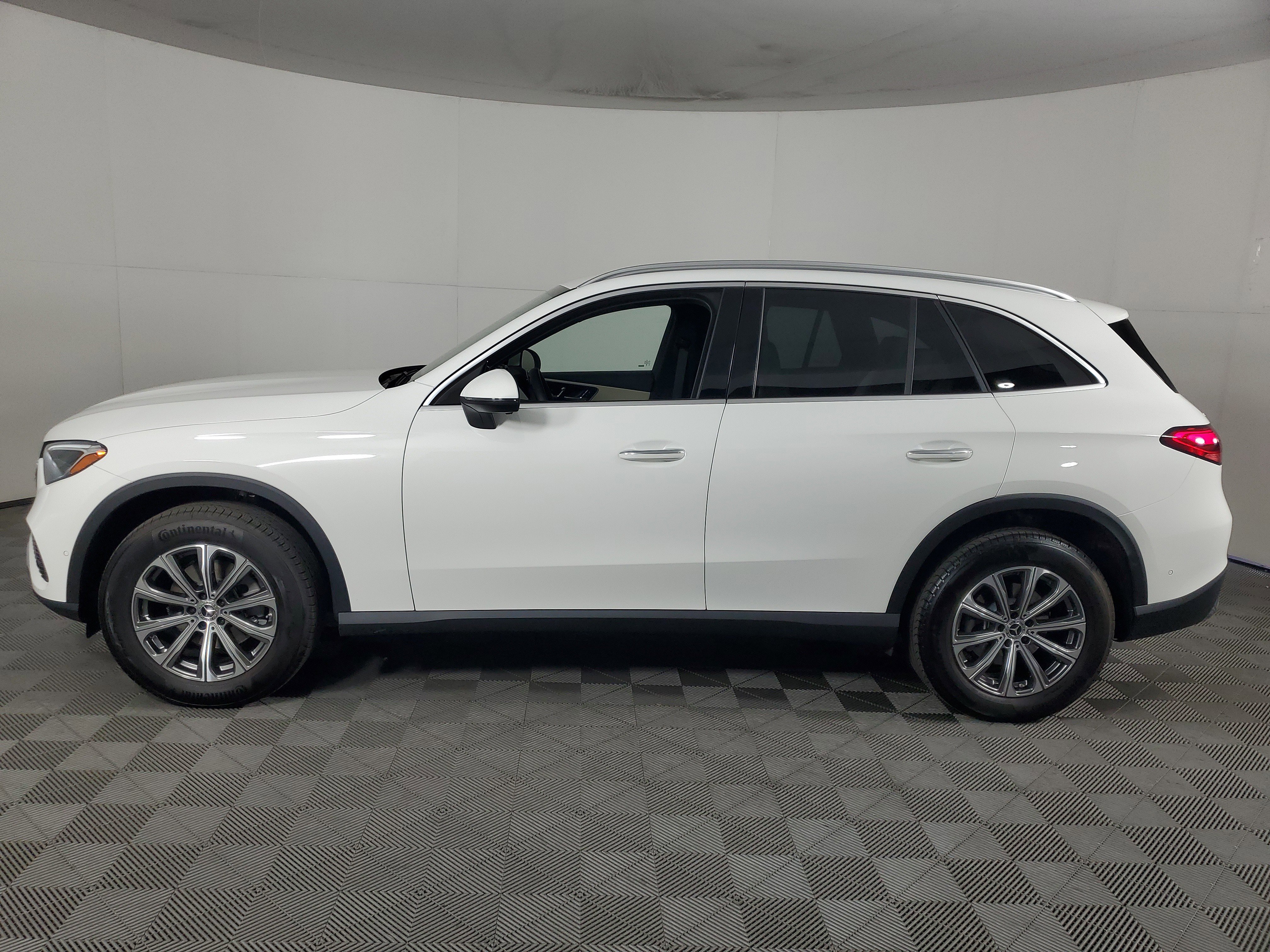 Used 2023 Mercedes-Benz GLC 300 image 7