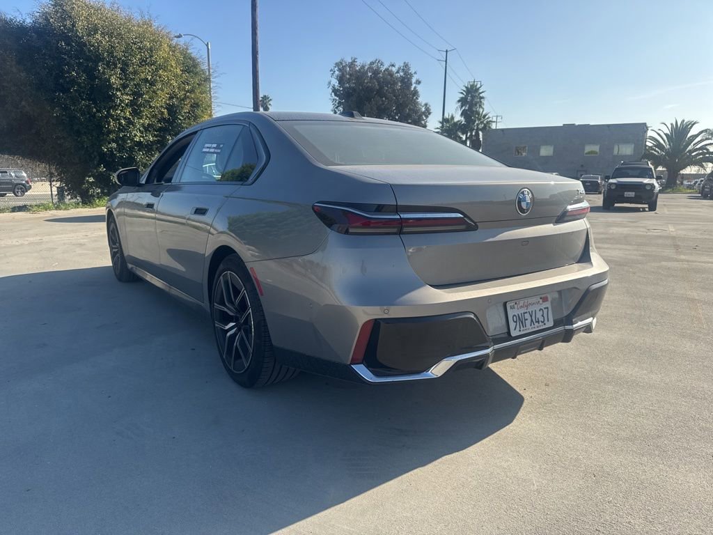 Used 2025 BMW 740i image 2