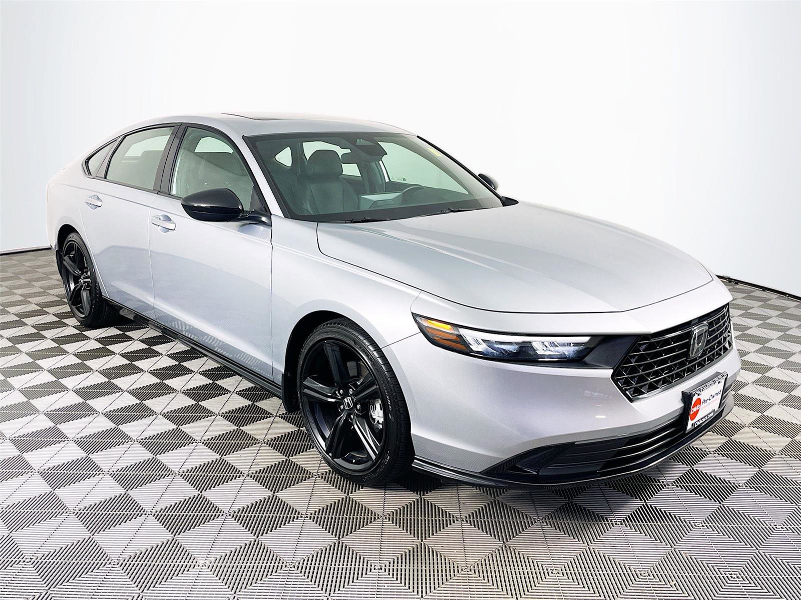 Used 2025 Honda Accord Sport image 1