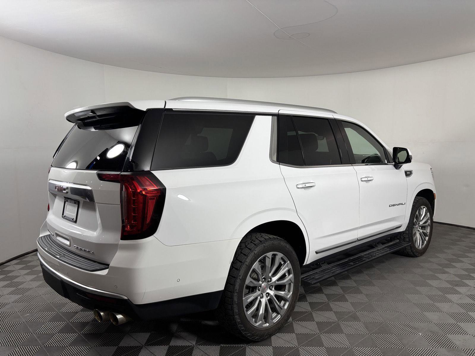 Used 2023 GMC Yukon Denali w/ Advanced Technology Package image 8