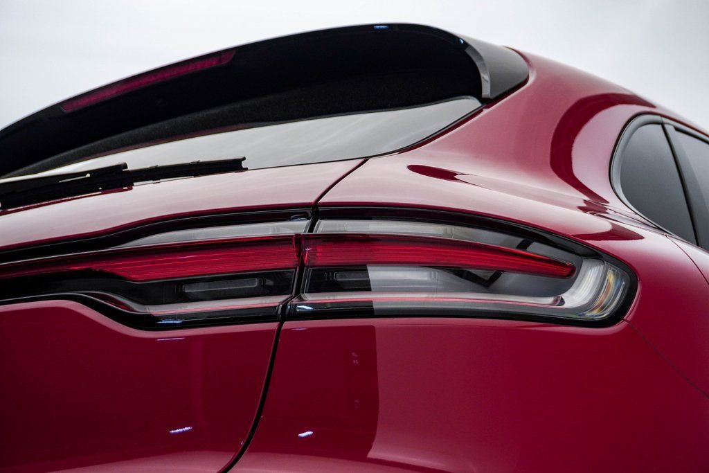 Certified 2024 Porsche Macan w/ Premium Plus Package image 13