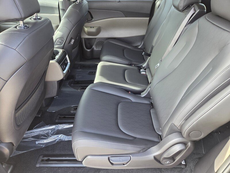 New 2026 Kia Carnival SX FWD image 8