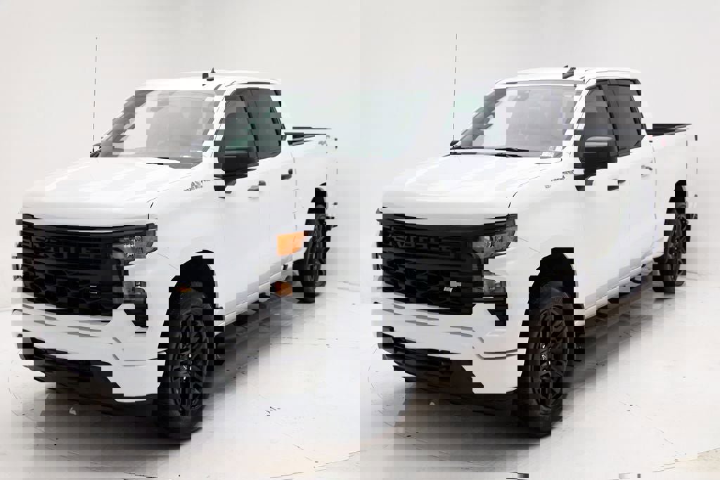 Used 2024 Chevrolet Silverado 1500 Custom image 2