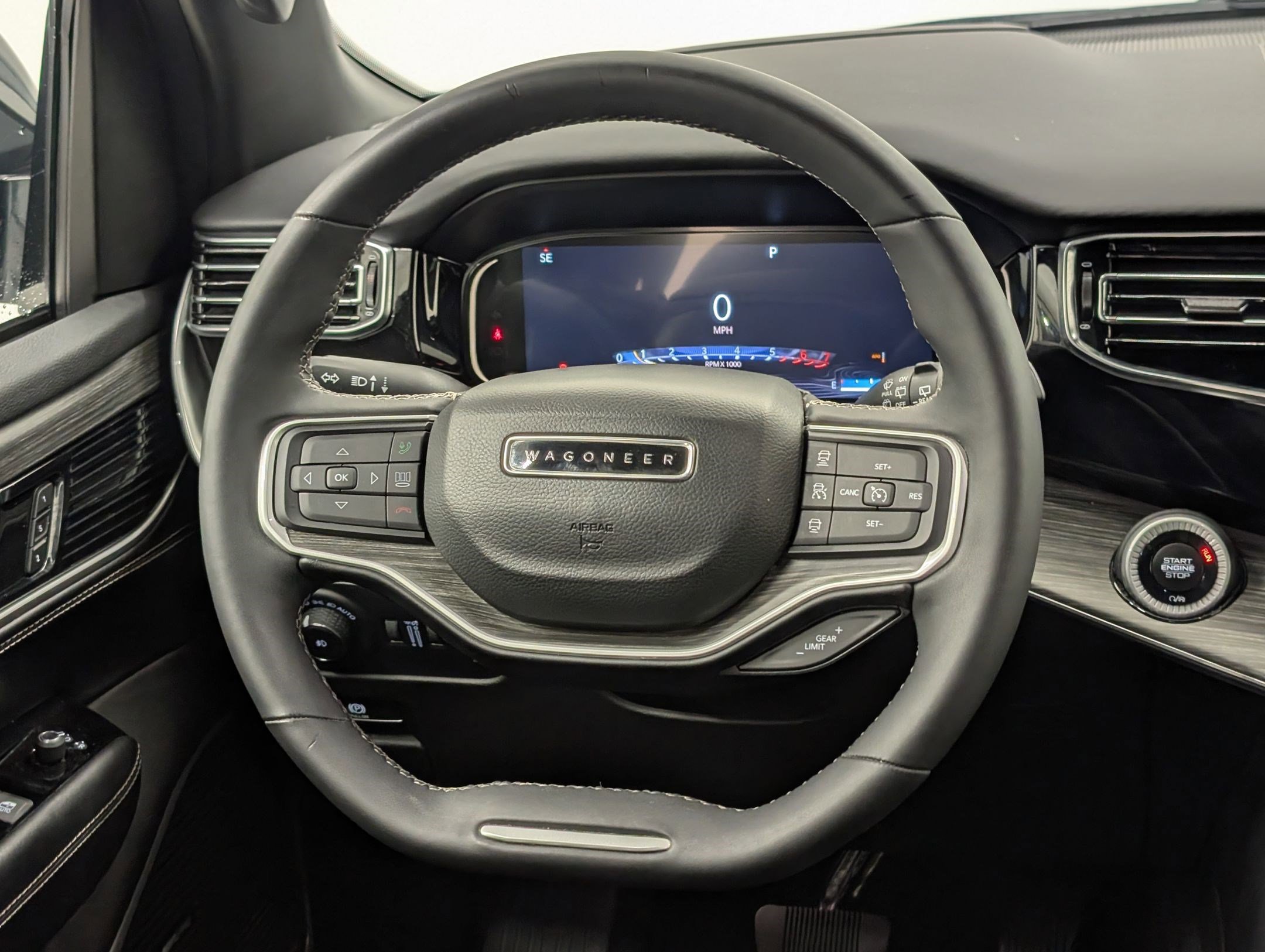 Used 2023 Jeep Wagoneer Series III w/ Preferred Equipment Group image 16