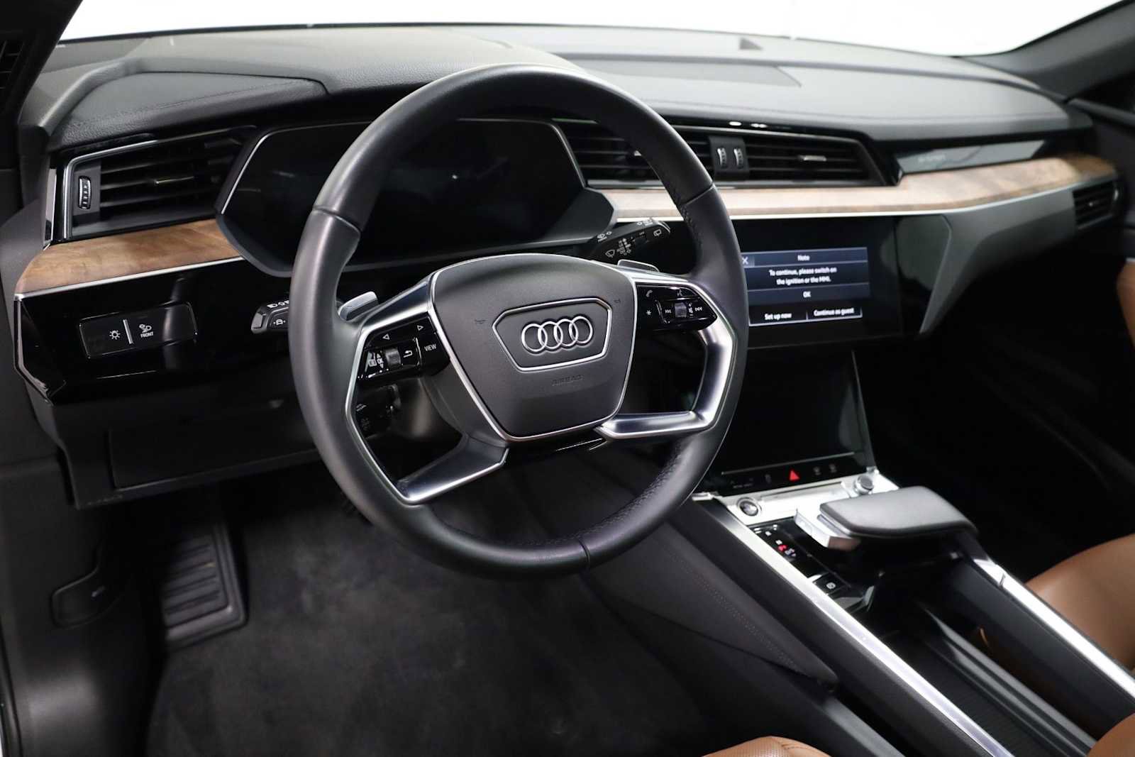 Used 2023 Audi e-tron Premium Plus w/ Premium Plus Package AWD/4WD image 4