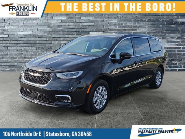 Used 2025 Chrysler Pacifica Select