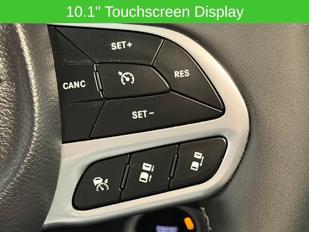 Used 2025 Chrysler Pacifica Select FWD image 35