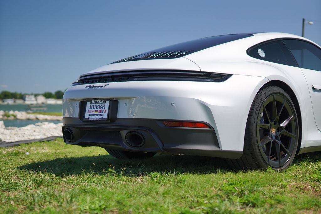 Used 2025 Porsche 911 Carrera T RWD image 5