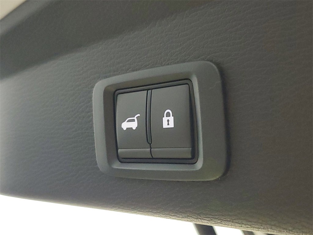 New 2025 Mitsubishi Outlander SE image 11