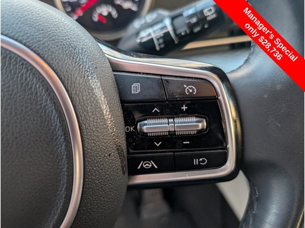 Used 2024 Kia Carnival LX image 16