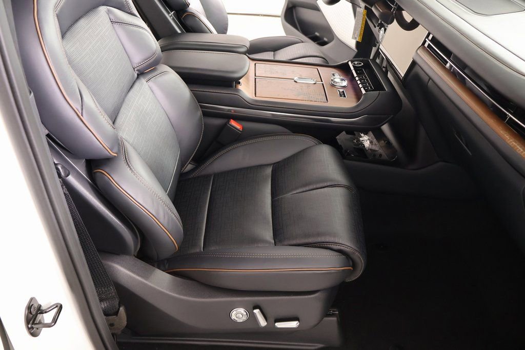New 2025 Lincoln Navigator Black Label image 14