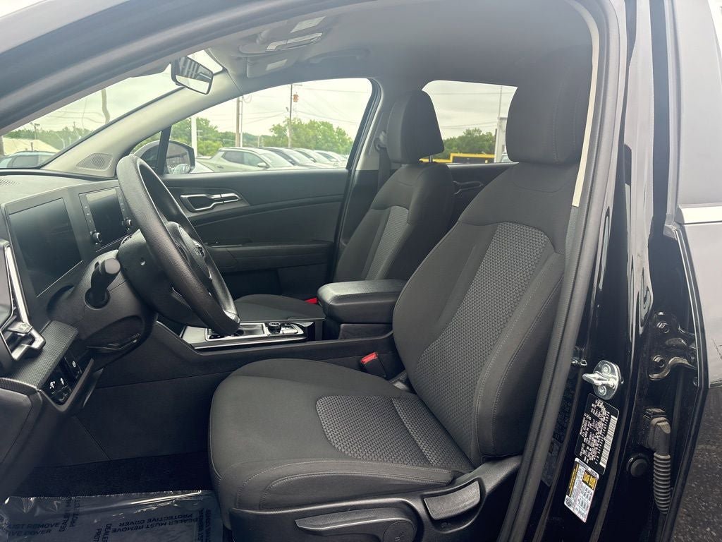Used 2025 Kia Sportage LX AWD/4WD image 12