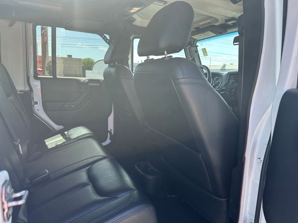 Used 2015 Jeep Wrangler Unlimited Sahara AWD/4WD image 12