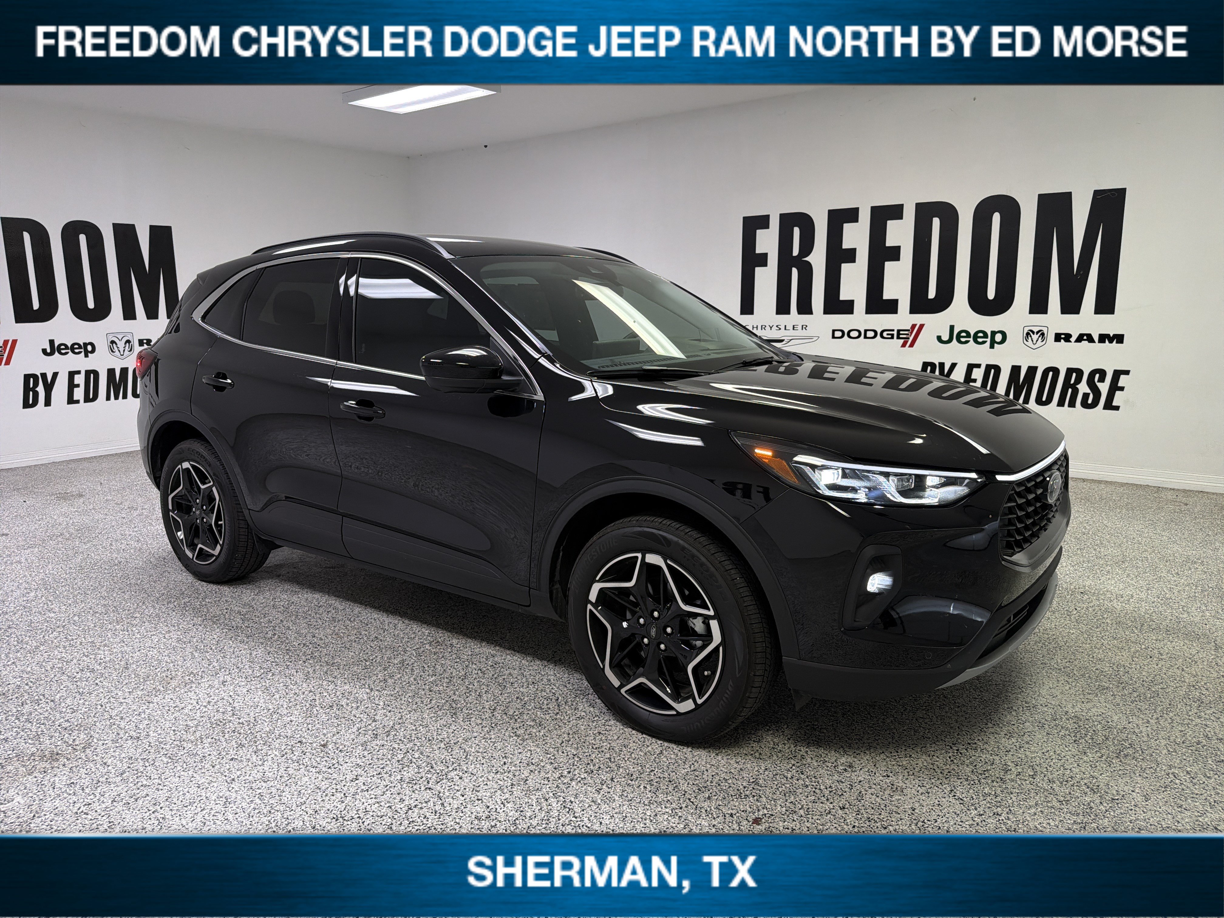 Used 2026 Ford Escape Platinum w/ Premium Technology Package AWD/4WD image 3