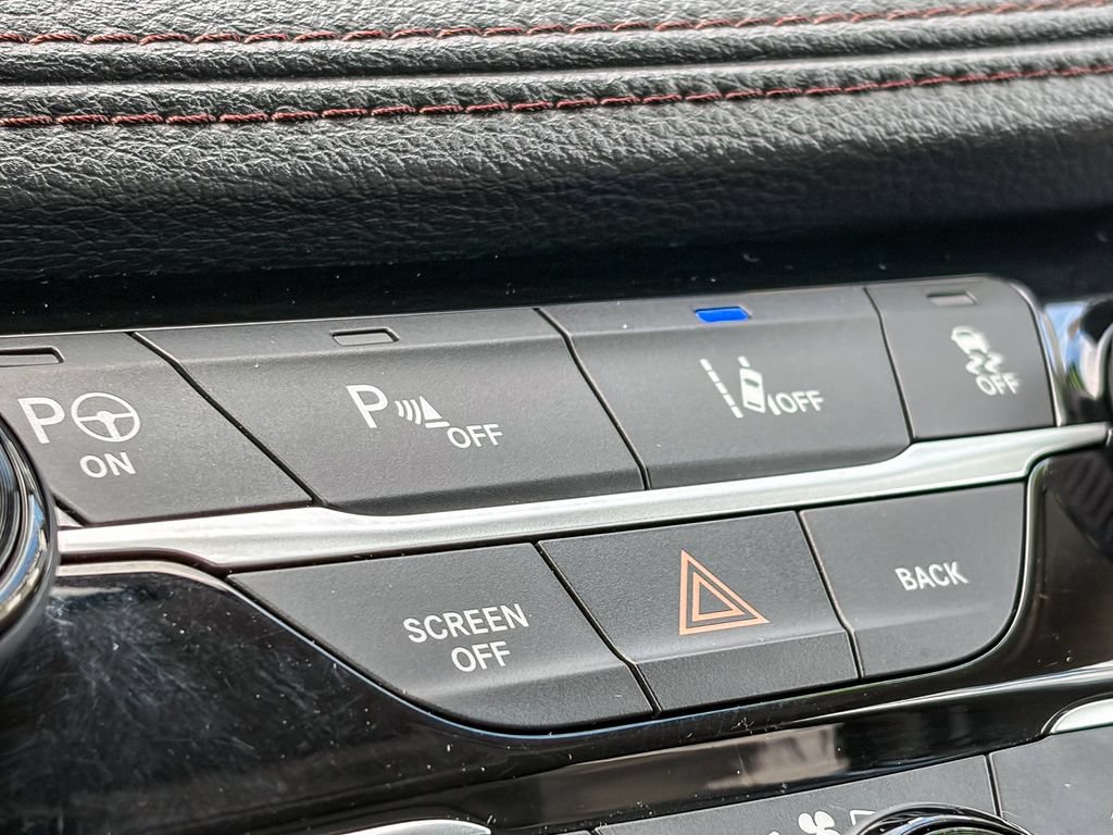 Used 2017 Chrysler Pacifica Limited w/ UConnect Theater Package FWD image 29
