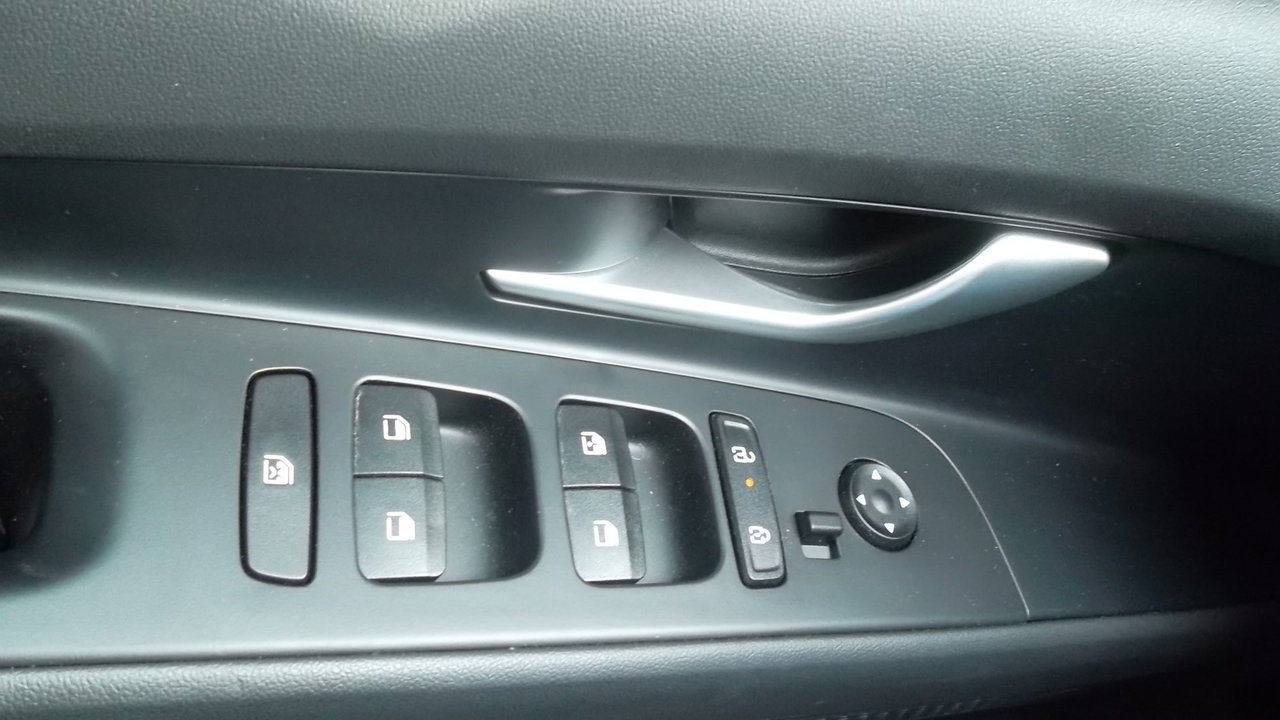 Used 2025 Hyundai Elantra Blue image 11