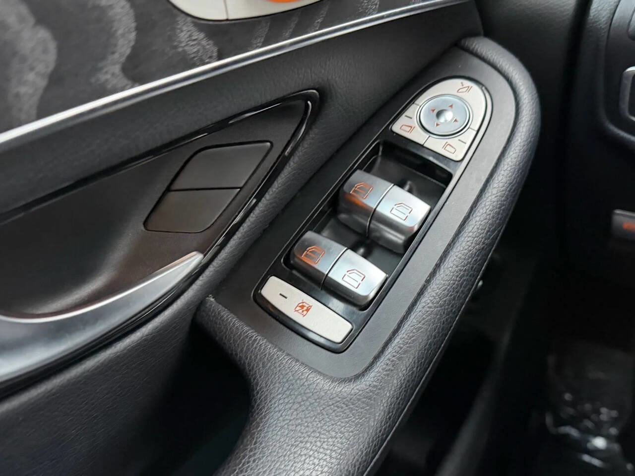 Used 2016 Mercedes-Benz GLC 300 GLC 300 4MATIC AWD 4dr SUV image 23