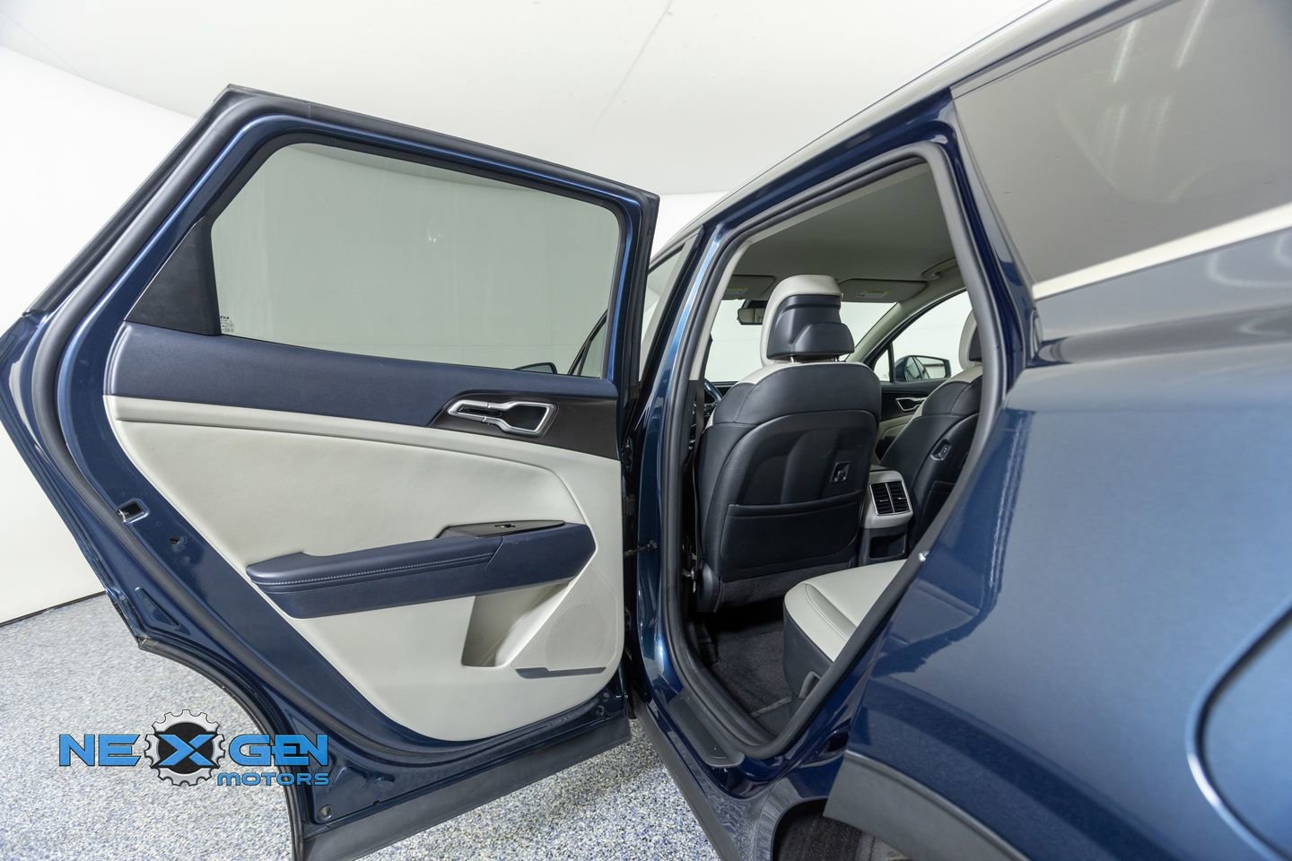 Used 2023 Kia Sportage EX image 25