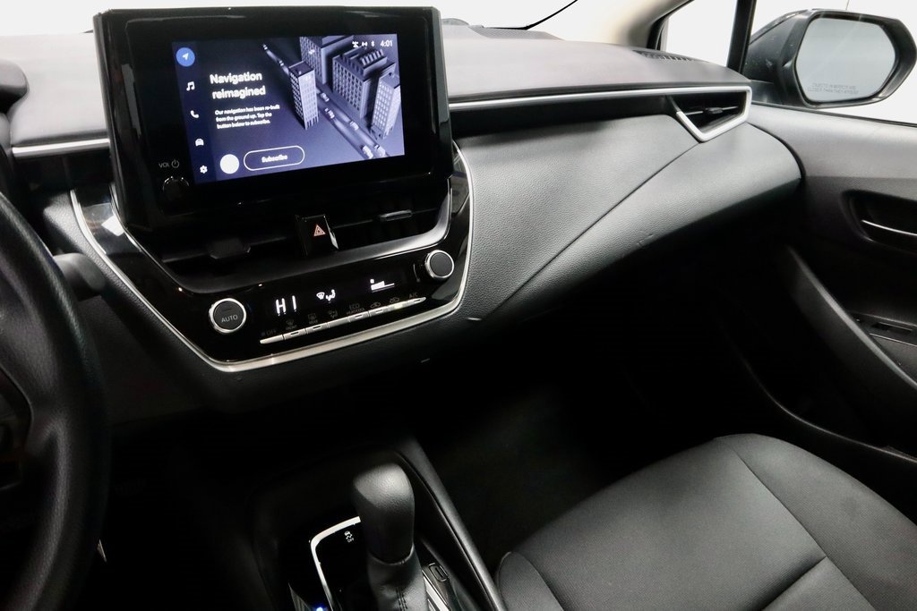 Used 2025 Toyota Corolla LE image 29