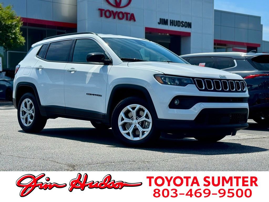 Used 2024 Jeep Compass Latitude AWD/4WD image 1