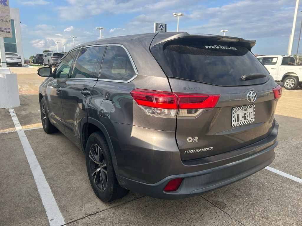 Used 2017 Toyota Highlander LE FWD image 6