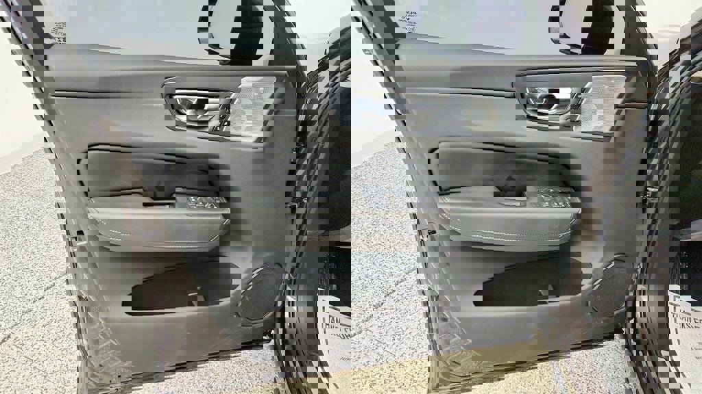 Used 2022 Volvo XC60 T8 Inscription w/ Advanced Package image 11