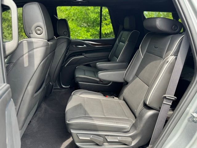 Used 2023 Cadillac Escalade Premium Luxury AWD/4WD image 15