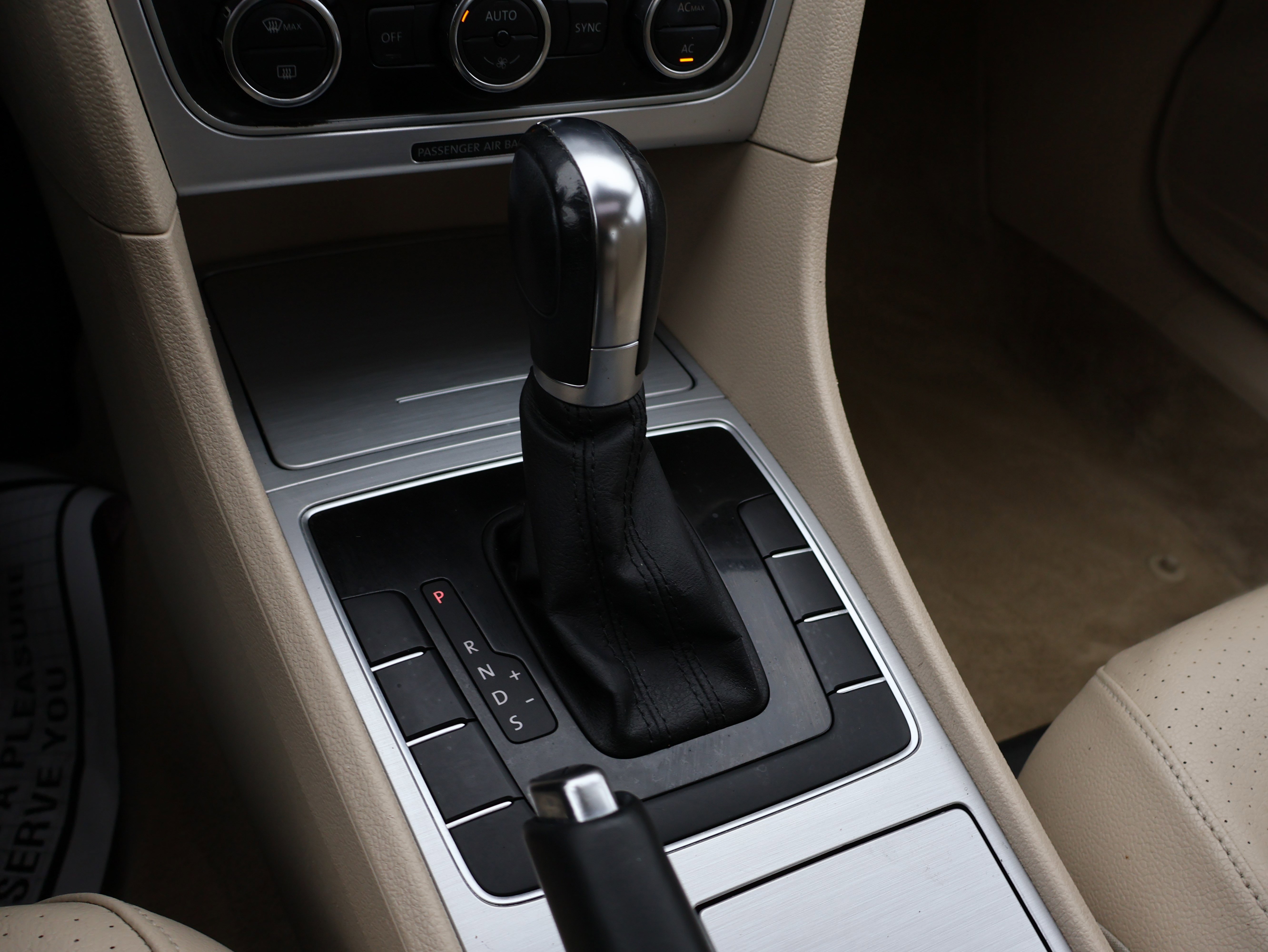 Used 2012 Volkswagen Passat 2.5 SE image 28