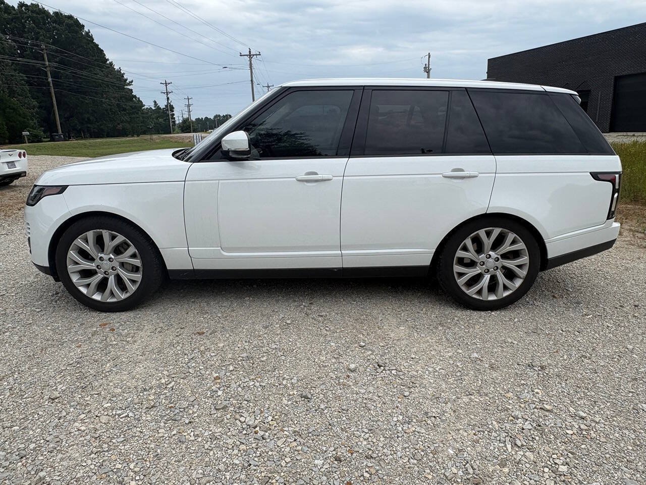 Used 2018 Land Rover Range Rover AWD/4WD image 2