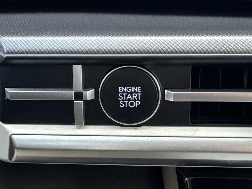 Used 2025 Hyundai Santa Fe SEL image 14