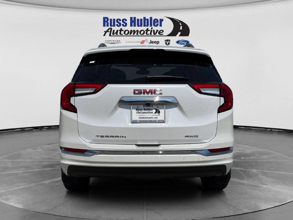 Used 2024 GMC Terrain Denali w/ Denali Premium Package AWD/4WD image 4