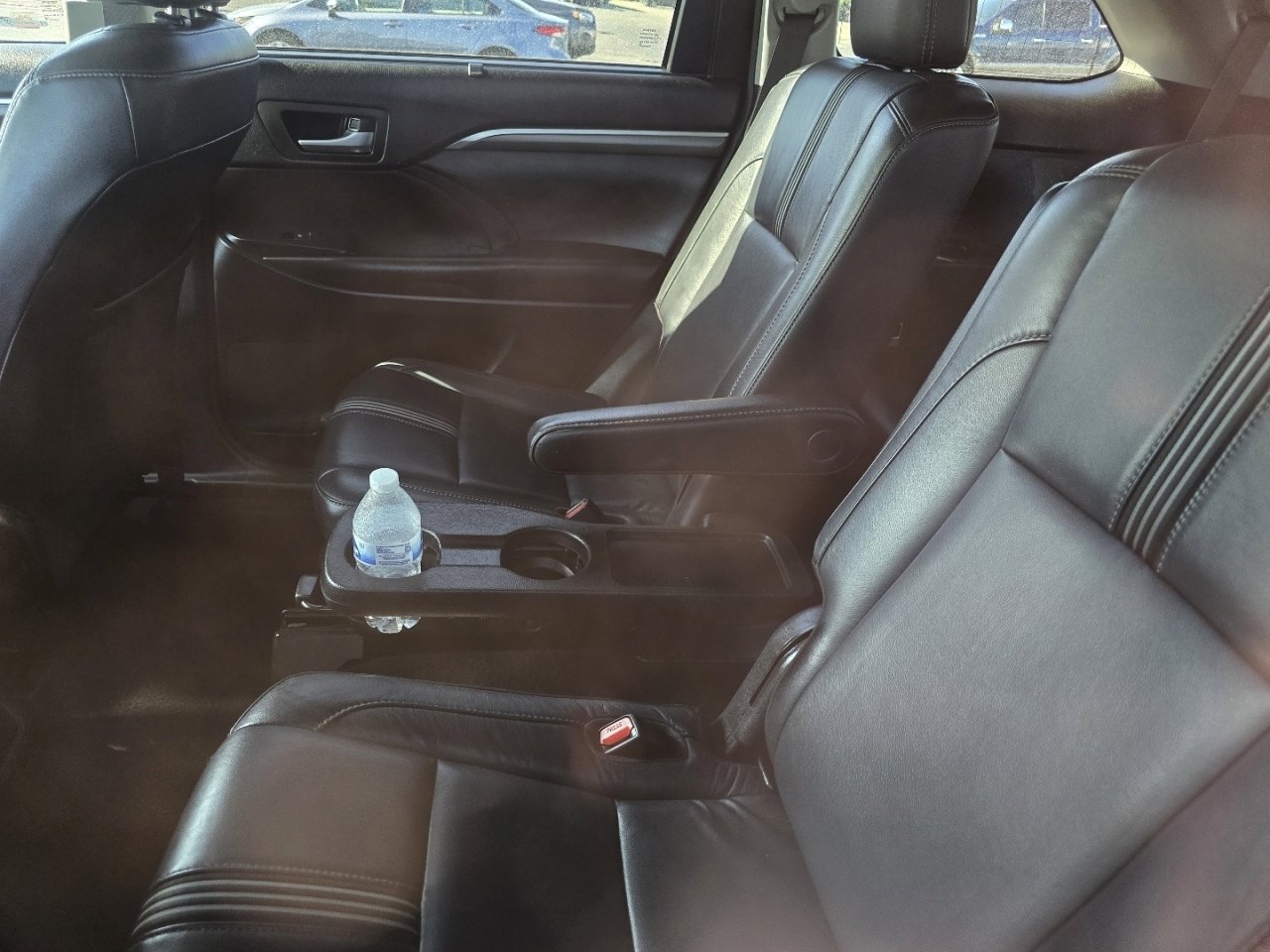 Used 2018 Toyota Highlander SE image 25