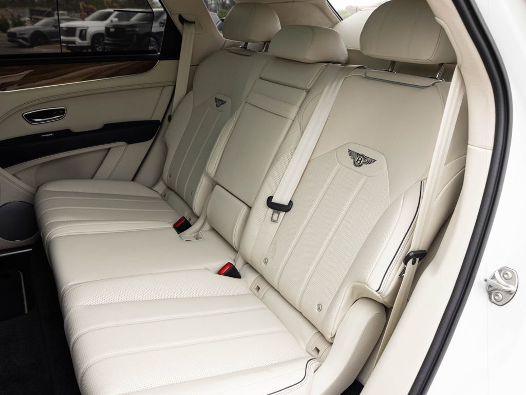 Used 2024 Bentley Bentayga image 58