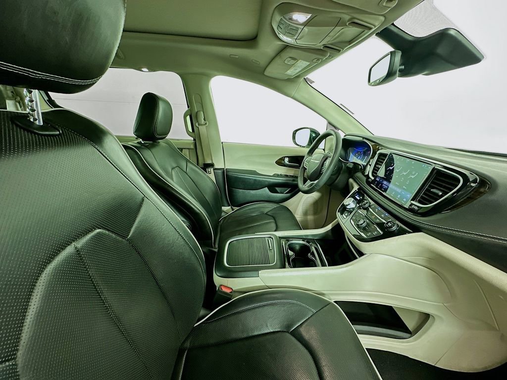 Used 2023 Chrysler Pacifica Limited image 31